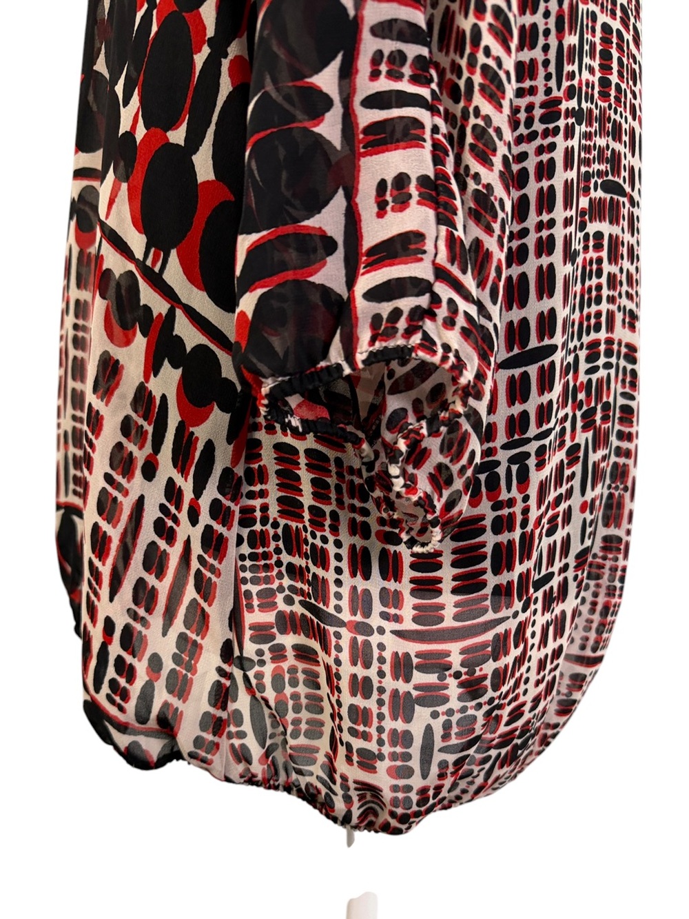 Hannah Geometric Print Bubble Hem Blouse Medium Black Red Sheer 3/4 Sleeve - Picture 7 of 11